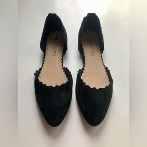 Restricted scallop black flats in size 7.5